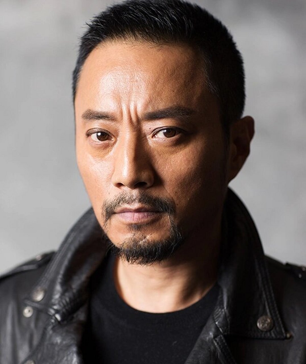 (硬汉)张涵予个人资料 张涵予是一位备受推崇的中国内地男演员,也是一