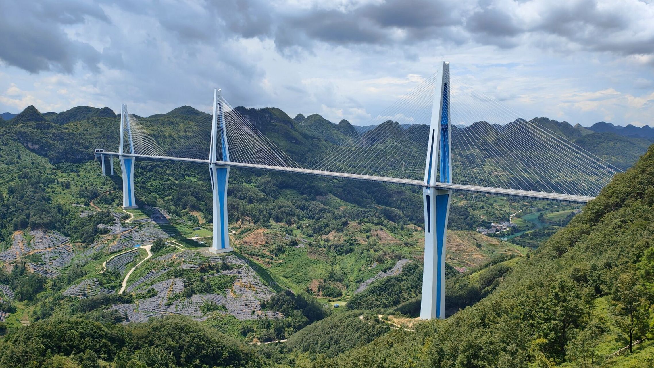 平塘特大桥,天空之桥 看平塘特大桥不需要攻略,导航到"天空之桥观光服