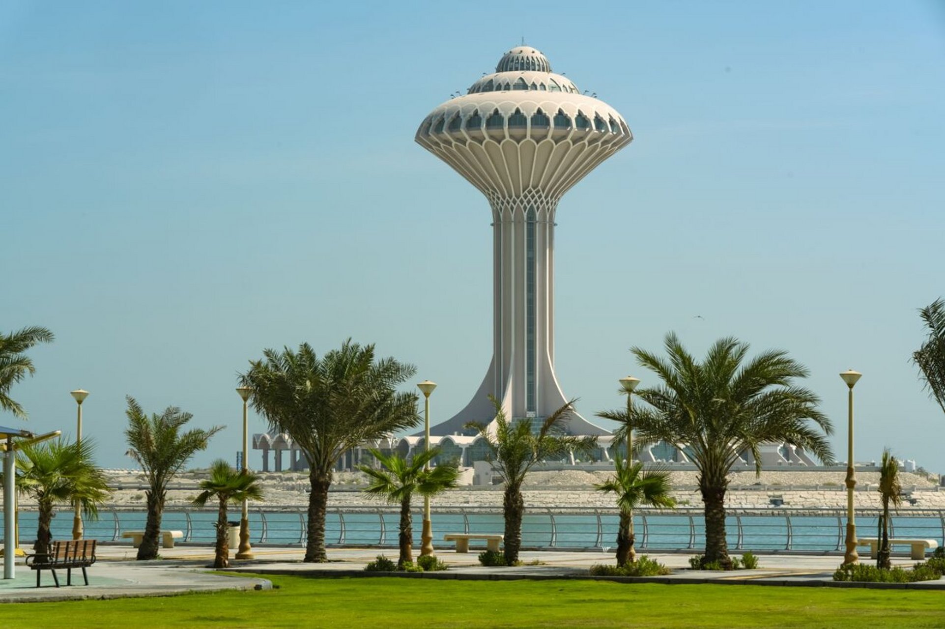 海滨之城达曼 达曼,沙特东部省首府,是沙特第二大的港口.