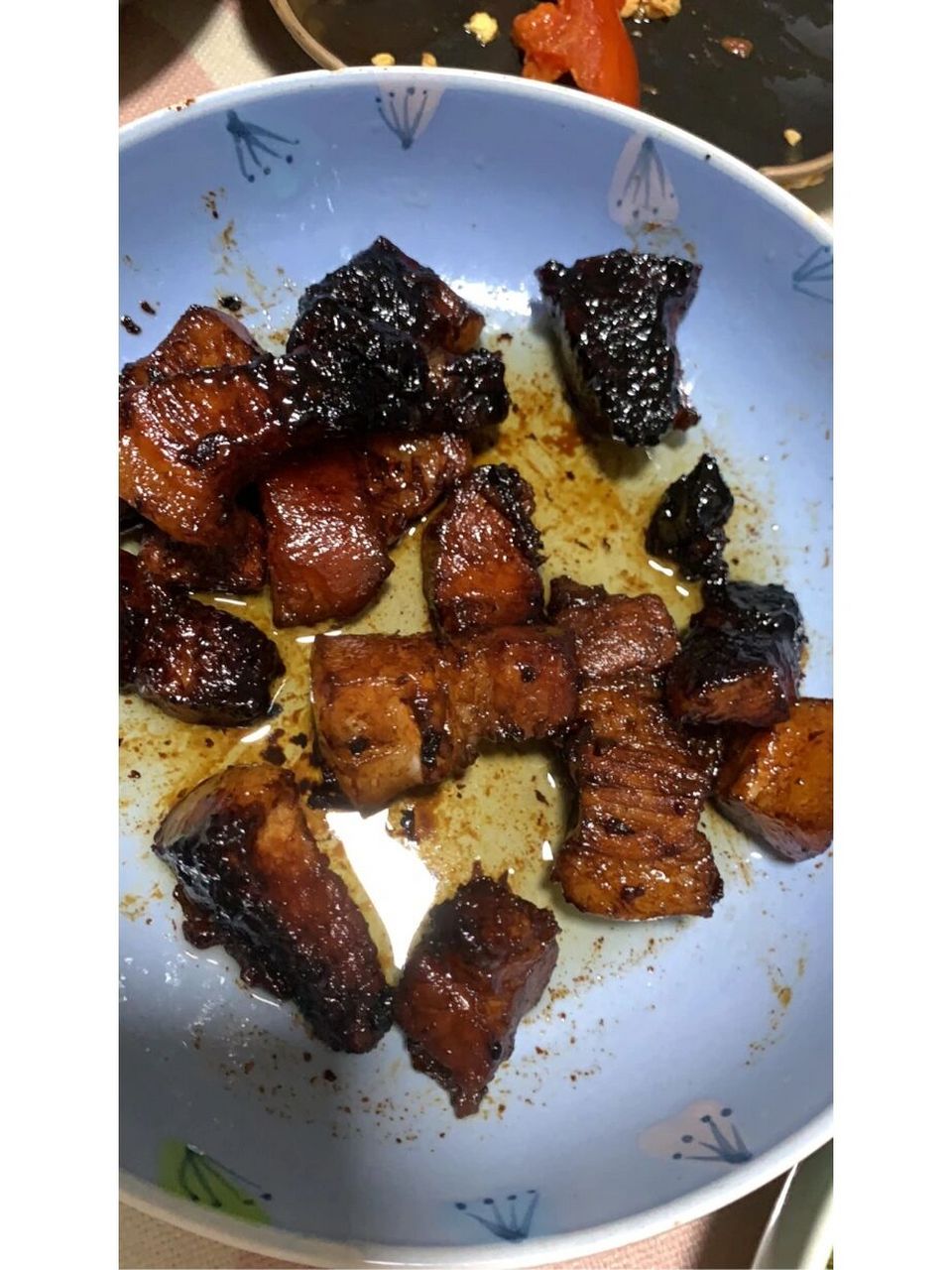 第一次尝试做红烧肉,(不知道哪里来的勇气和信心)居然糊了两次,还好