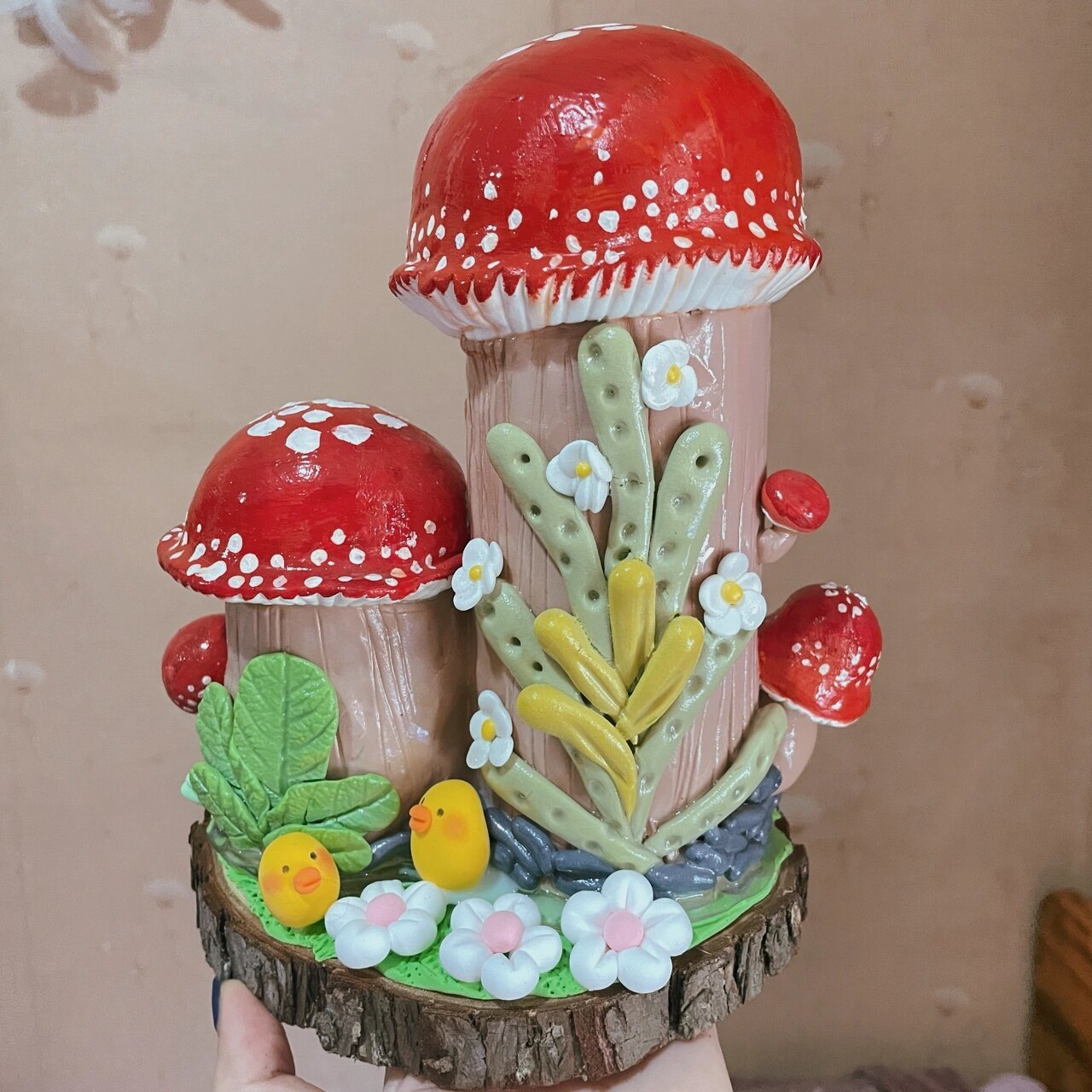 原创蘑菇房子超轻粘土彩泥软陶废物利用 材料:塑料瓶,超轻粘土,丙烯