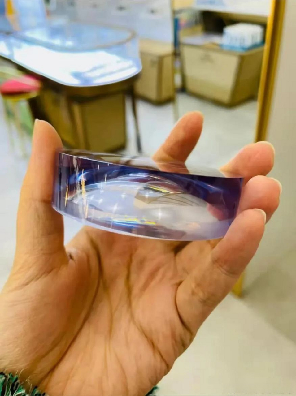 有网友展示了1800度的眼镜片 到底什么情况需要这样厚的镜片啊.