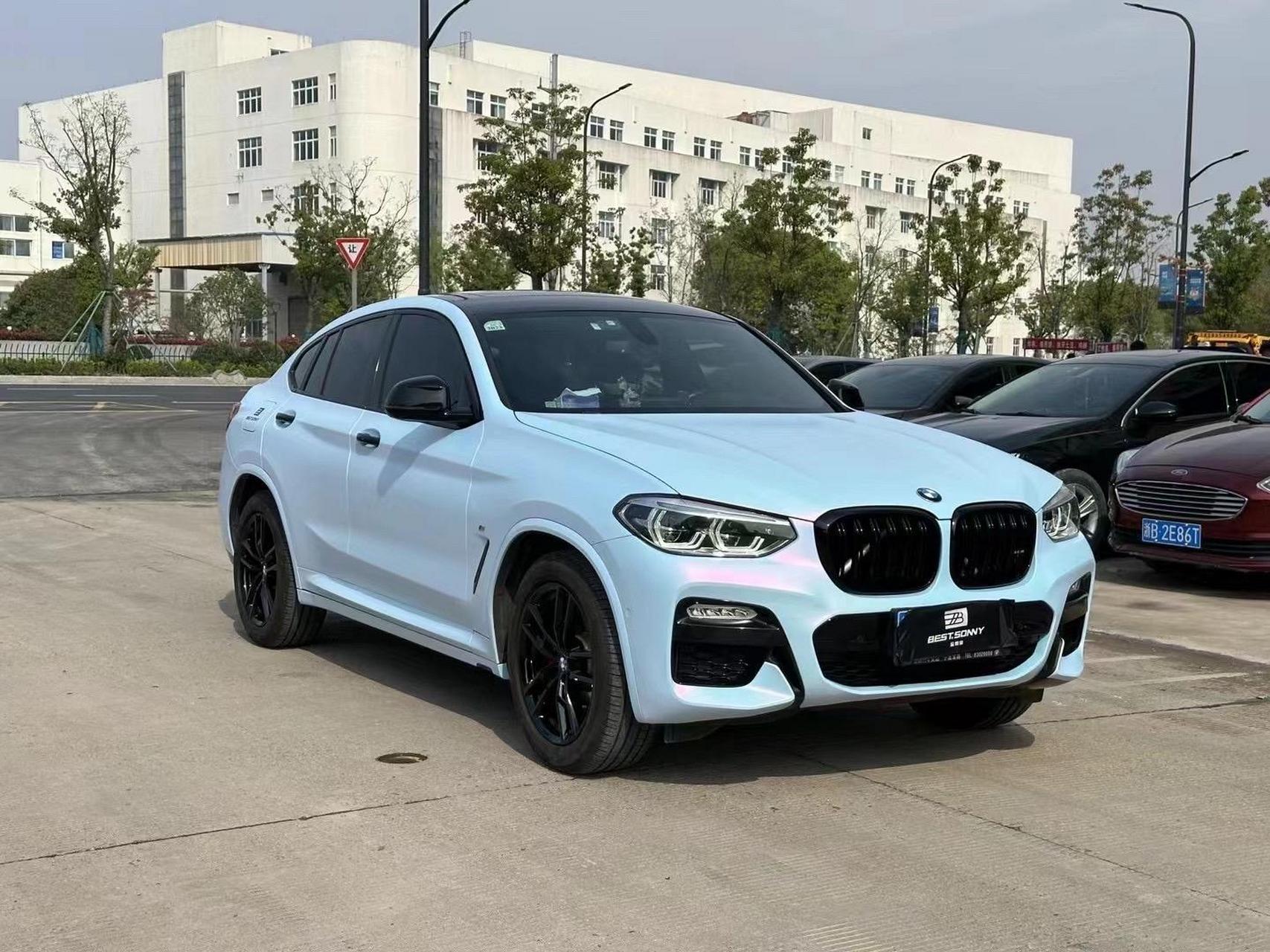 宝马x4 溢彩蓝改色77轮毂卡钳烤漆77饰条黑化77亮黑中网