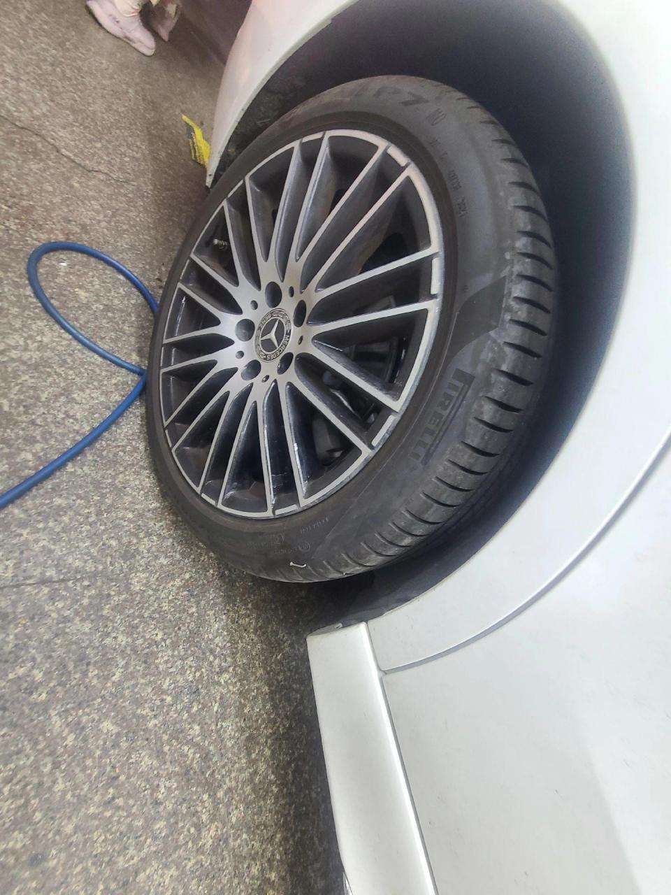 奔驰新车,3000公里,轮胎侧面扎钉子,漏气.能补吗?蘑菇钉补胎修复.