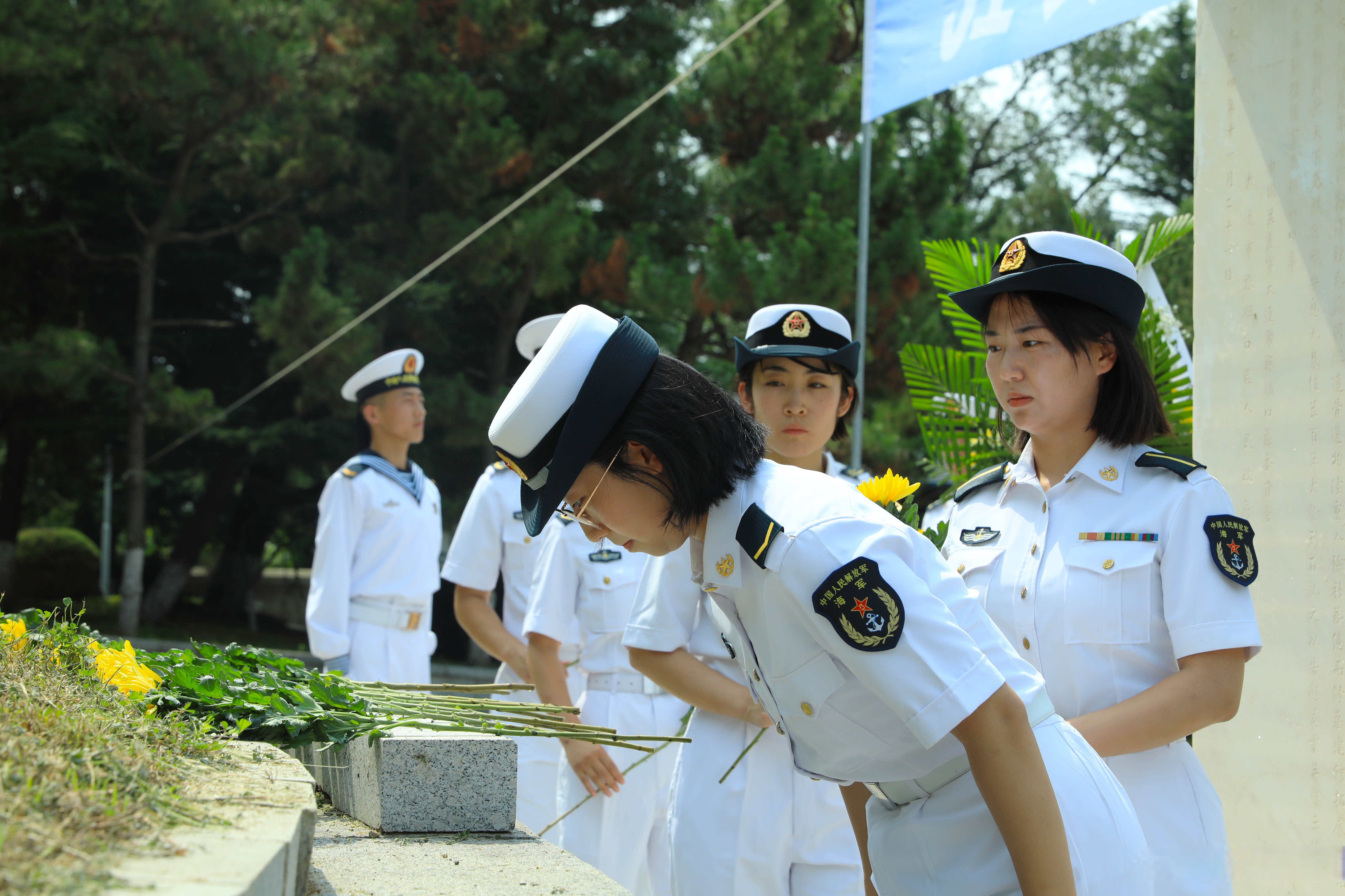 也不能忘记过去】近日,北部战区海军某基地牵头教育协作区部队,政府