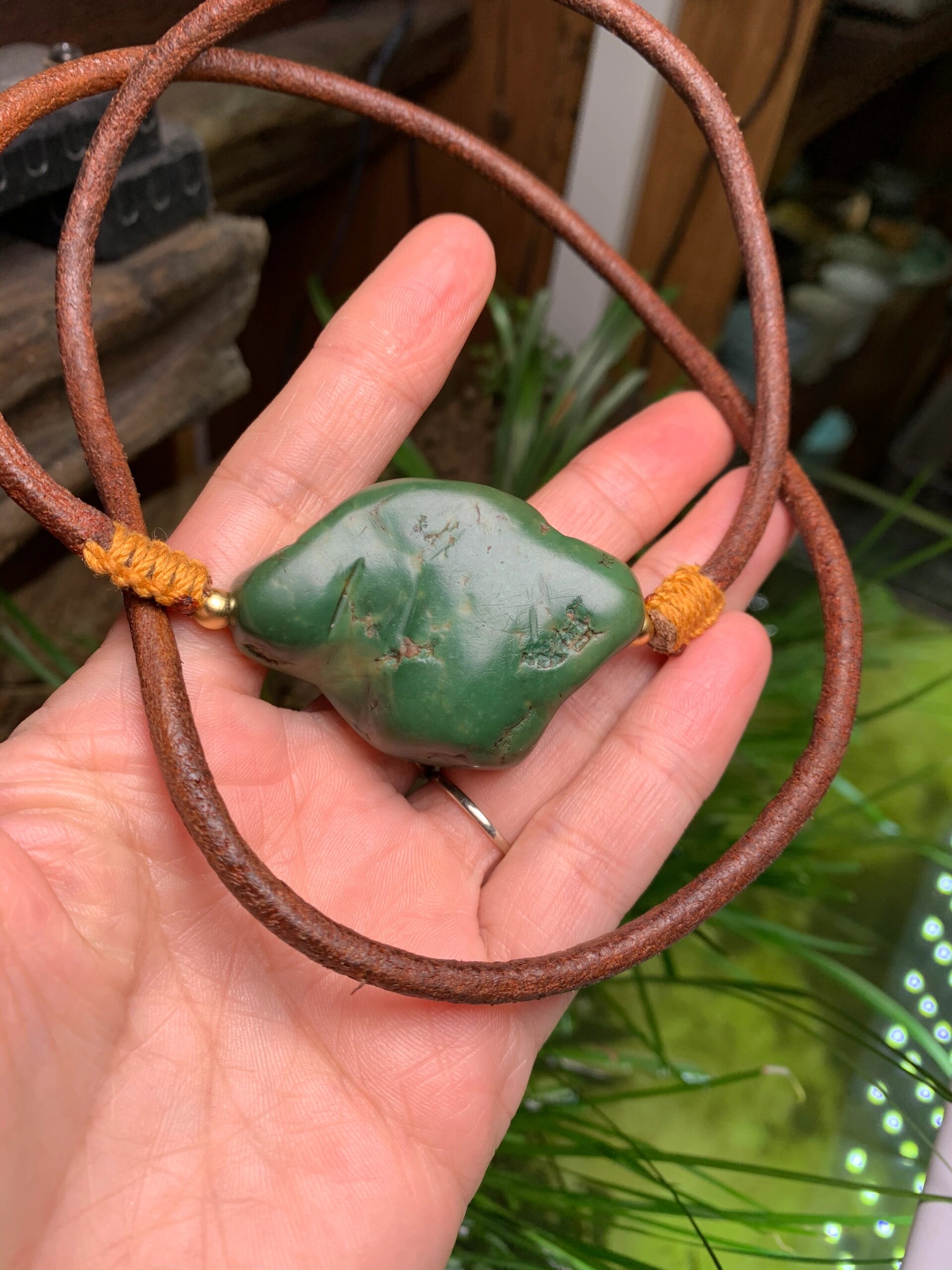 原矿高瓷老绿松石,古拙原石吊坠,老军绿 多看绿色保护视力 	 原矿高瓷