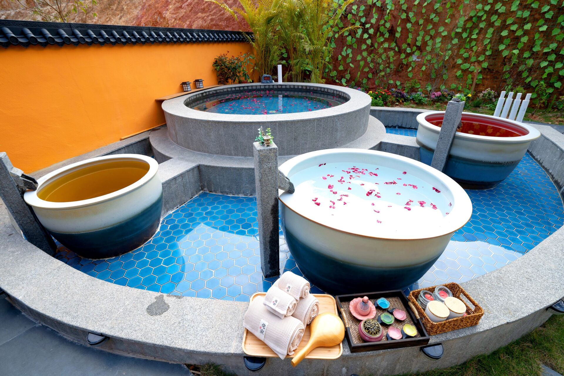 夏天三伏天泡温泉瘦身攻略～ 泡温泉对于瘦身02有一定的帮助,但效果