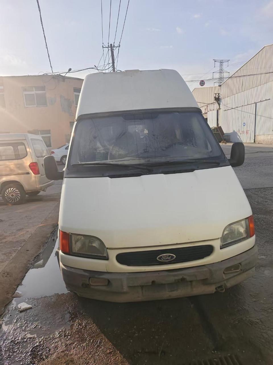 85最新到货高顶19座福特全顺一台,皮毛特别好,发变无敌,车长五米五,宽