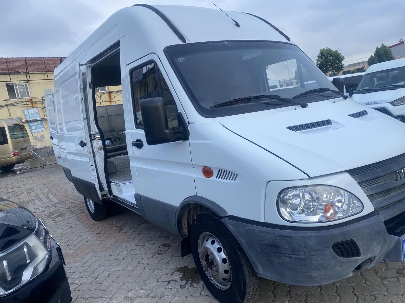 飞翼门依维柯宝廸:16年小型专用客车:飞翼门依维柯宝廸:16年小型专用