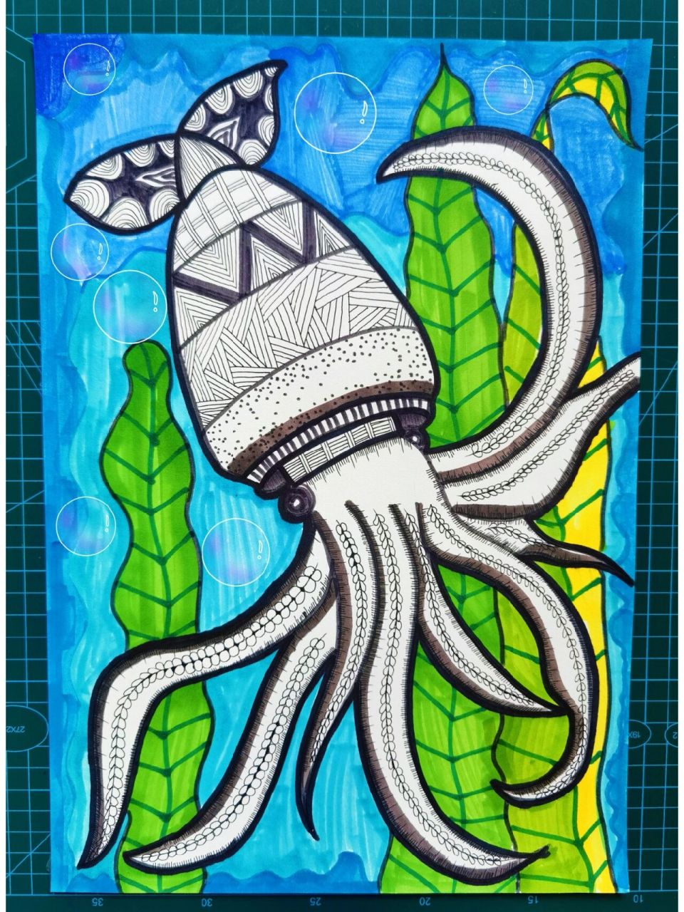 乌贼遇到强敌时会以"喷墨"作为逃生的方法并伺机离开,因而有"鸟贼","