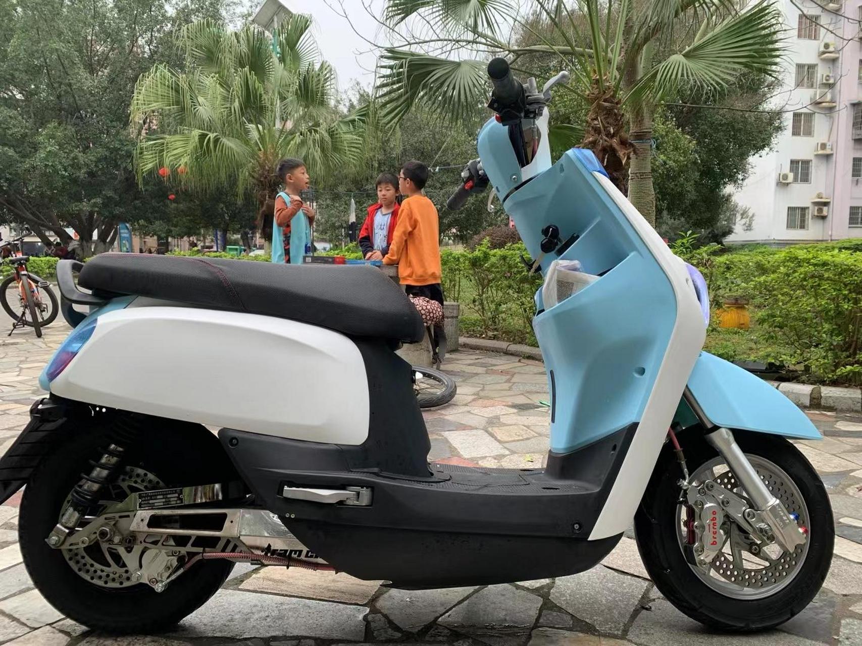 九成新酷奇,蓝德72350拉四代2000瓦全顺,6个电瓶带大证件透镜.