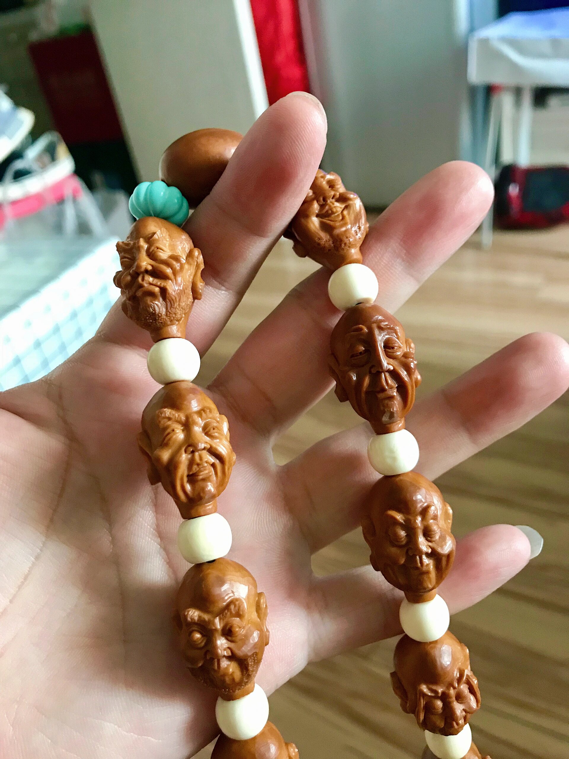 文玩杂项|橄榄核雕单面十八罗汉