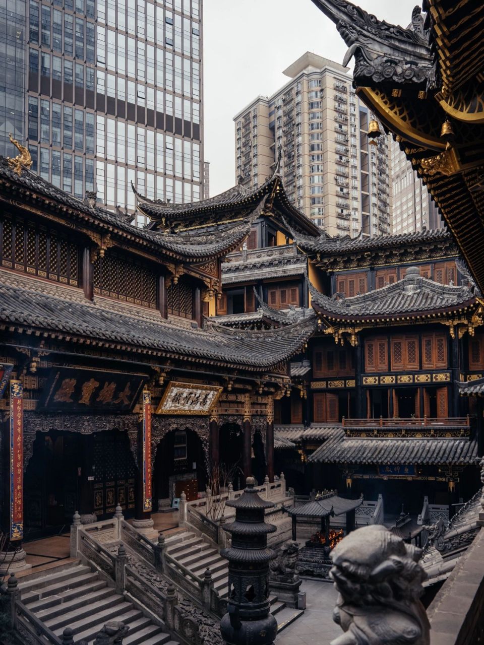 重庆小众景点,隐匿于钢铁森林中的「罗汉寺」 罗汉寺,原名治平寺,始建