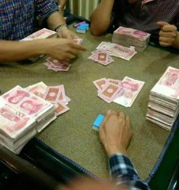 图片赌钱真实图片赌博真实图片现场图片赌钱场面图片赌三公现场的图片