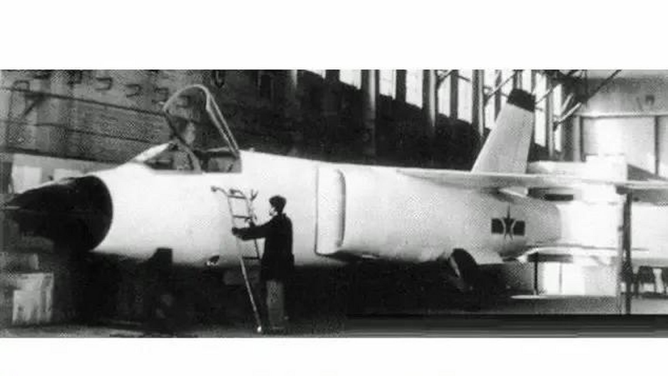 当年的东风107单座双发战斗机,如果完成了,在那个年代也是一架挺不错