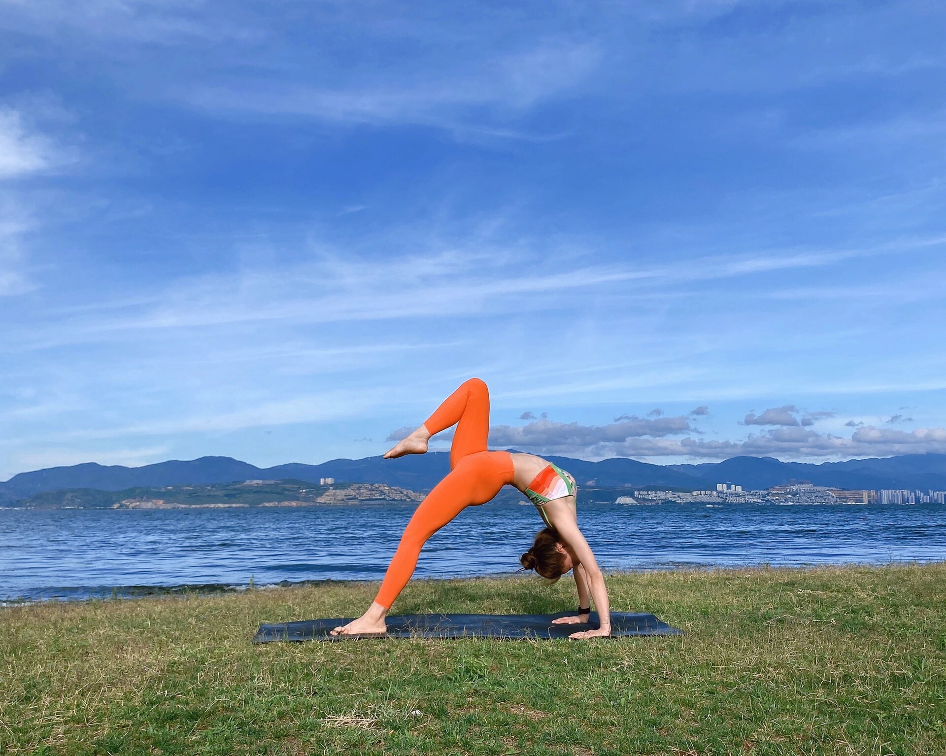 拍照超美的户外瑜伽体式照分享97