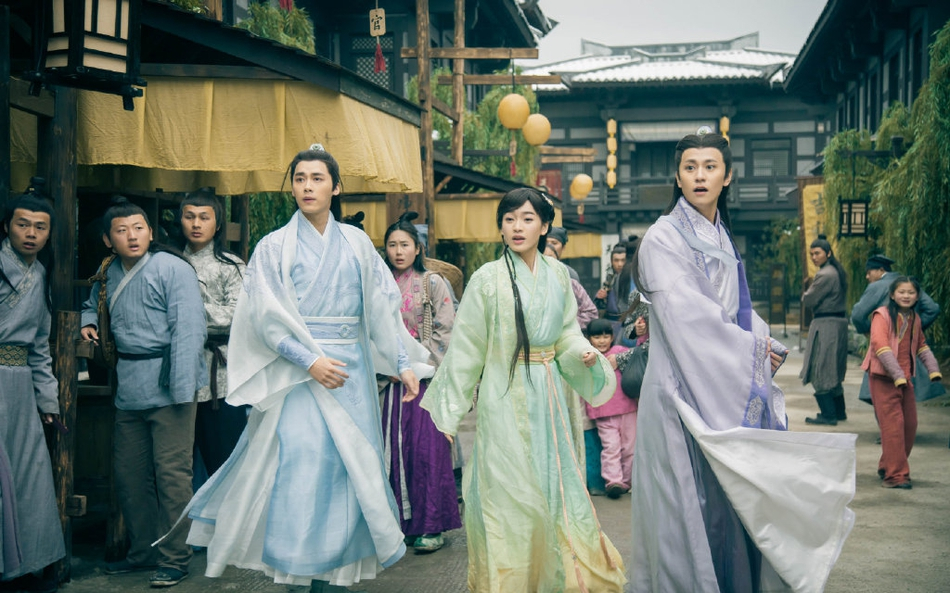 横店影视城官微晒出一组《诛仙青云志》当年的拍摄花絮照,@李易峰