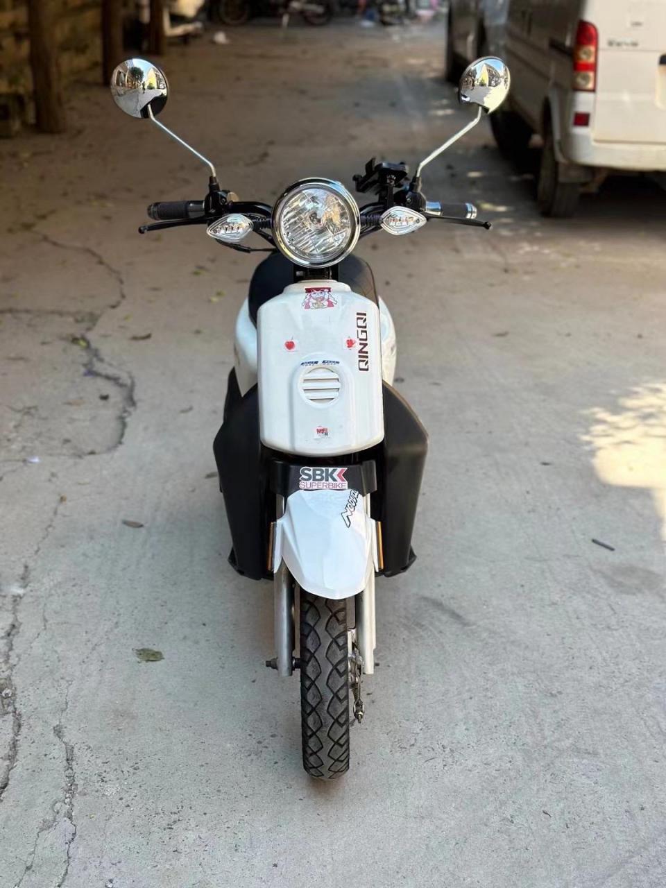 最新到货 轻骑铃鹿48cc 助力小踏板 非常的省油 不用上牌直接骑 喜欢