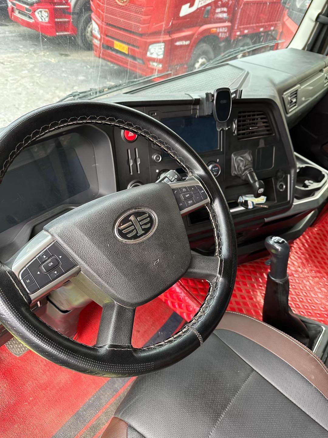 解放大j7前四后八九米六高栏21年年底上户