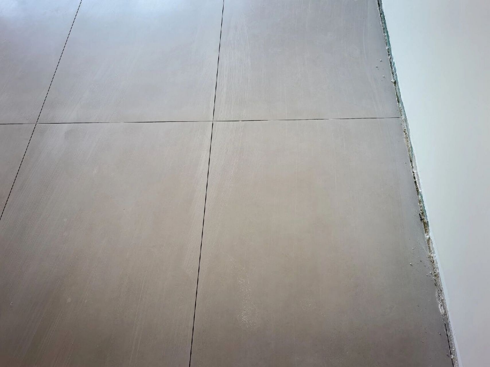 东鹏香草灰柔光砖 终于油漆结束,撕了保护膜啦.