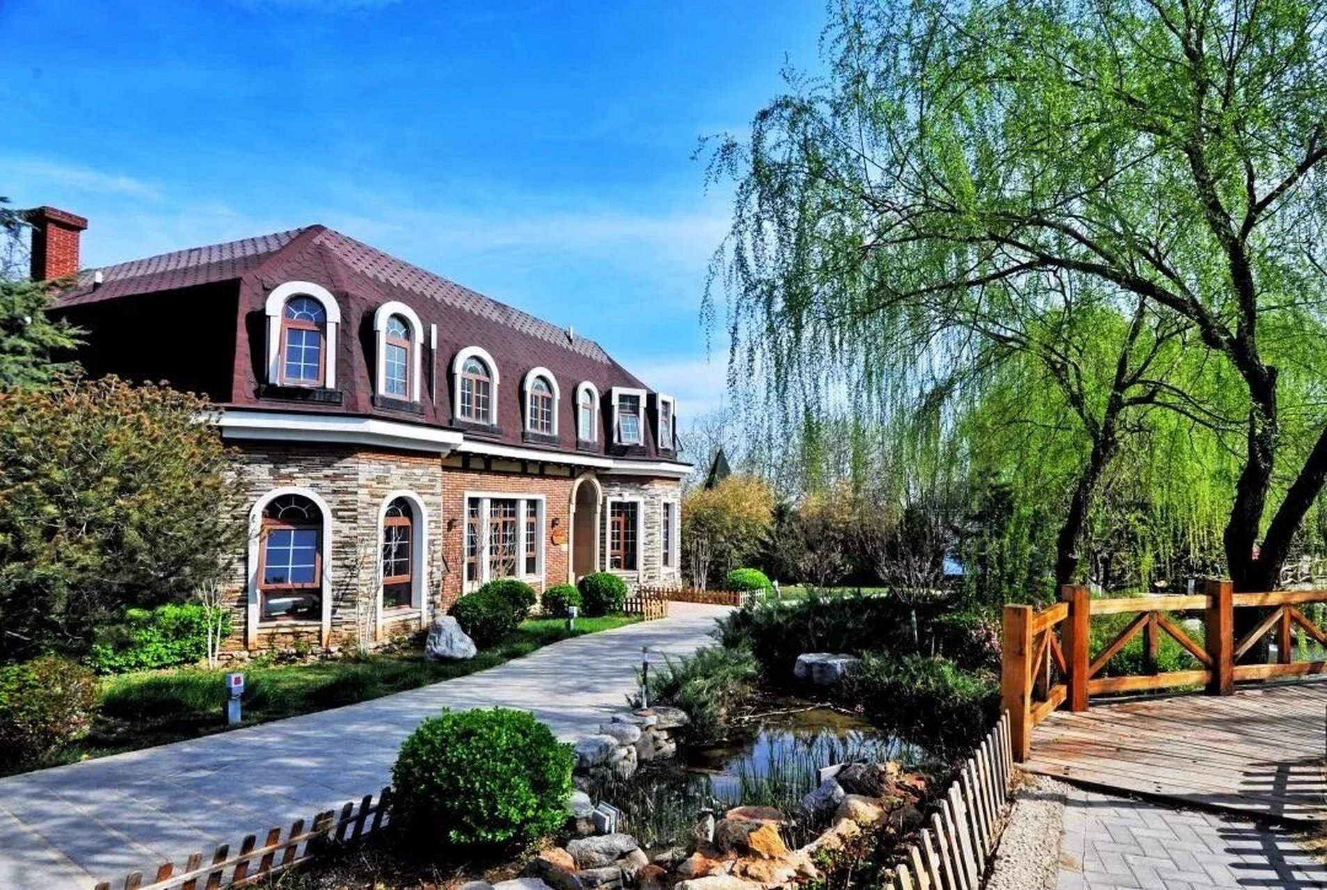 99房山天毓山庄度假村,坡峰岭红叶节 93天毓山庄坐落于北京房山区