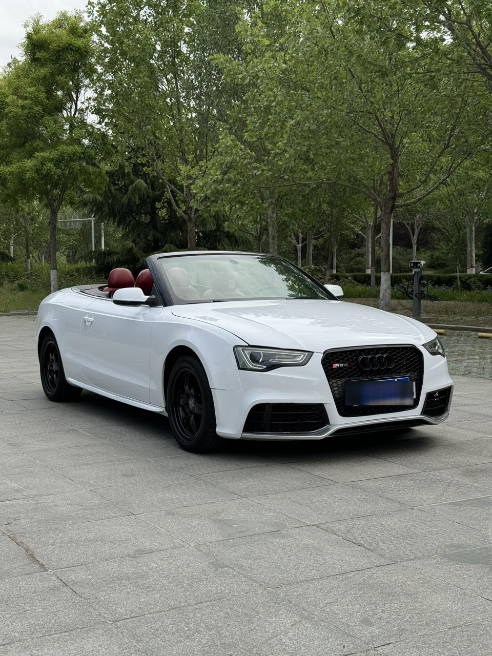纯进口奥迪a5软顶敞篷跑车,完美升级14款,两门四座,新车落地六十多万