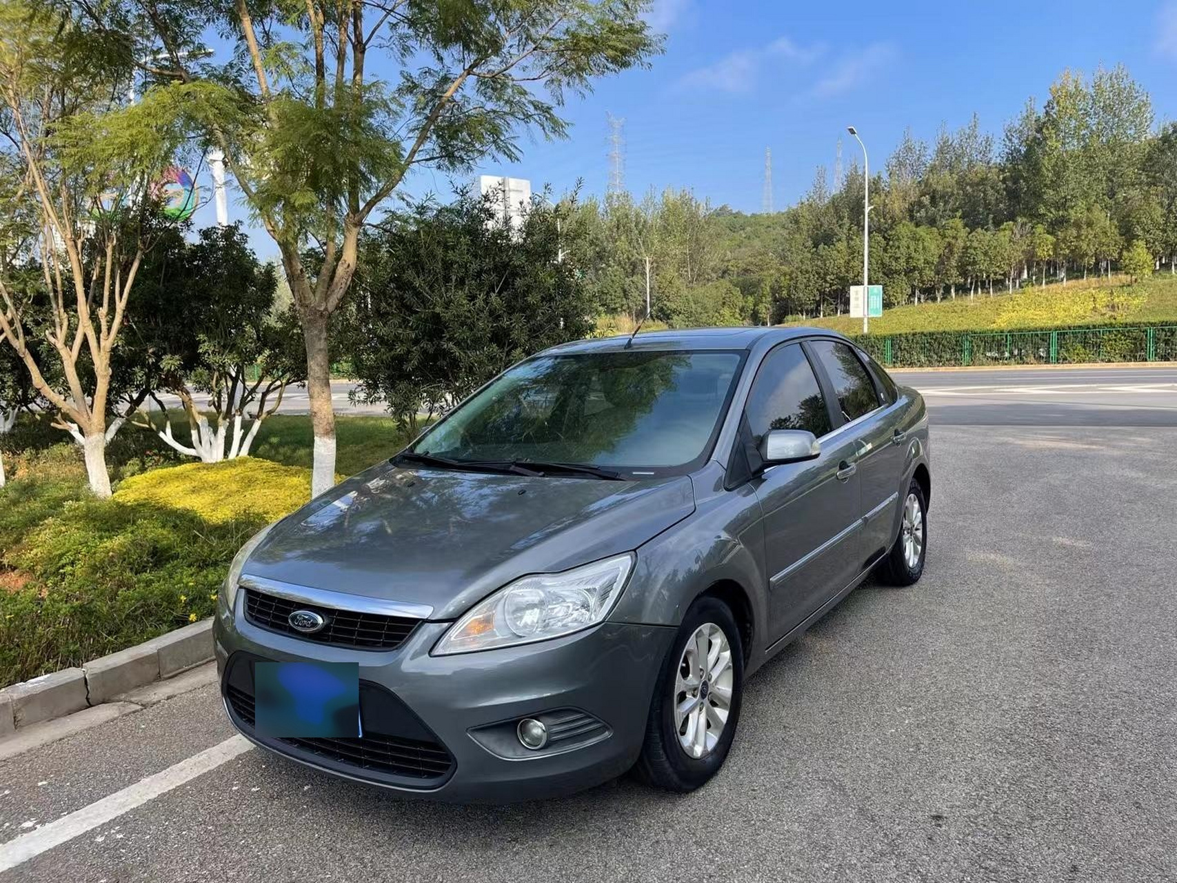 经典三厢版福特福克斯 2010年7月上户,带天窗,多功能方向盘,铝合金