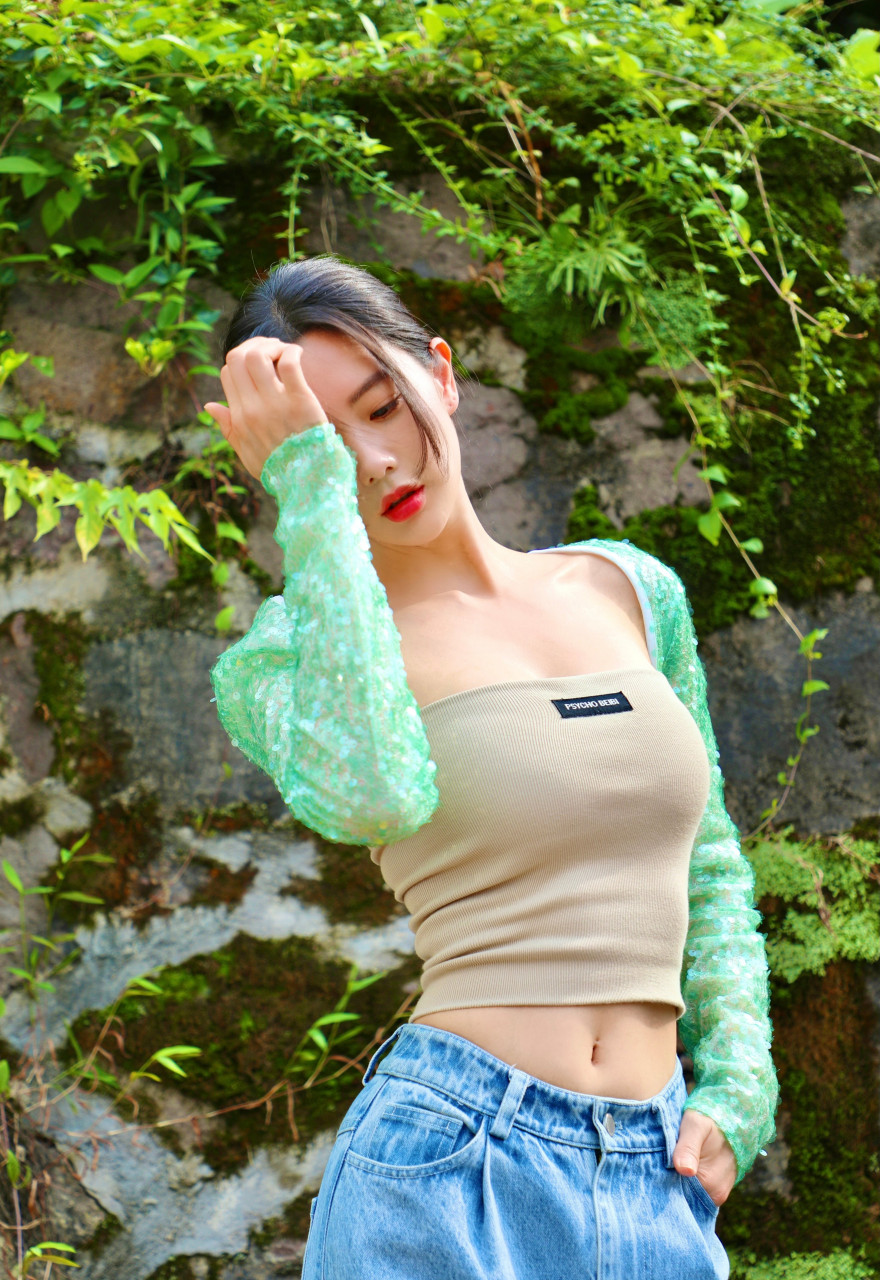 claralee克拉拉 毕业于美国埃尔卡密诺城市学院,英国籍亚裔女演员