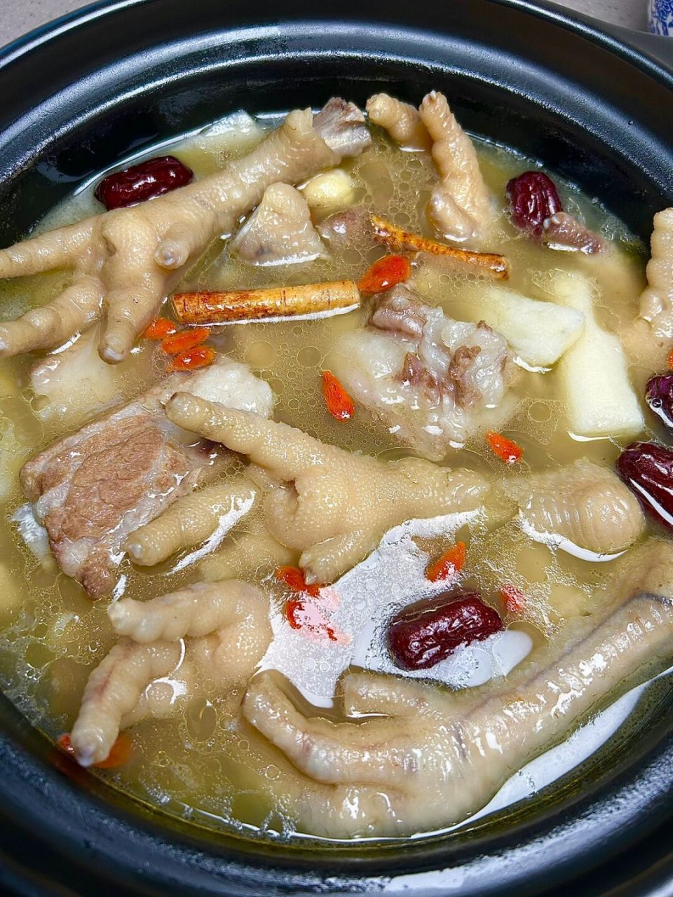 五指毛桃鸡脚排骨汤!健脾祛湿,补而不燥! 我妈的拿手菜!