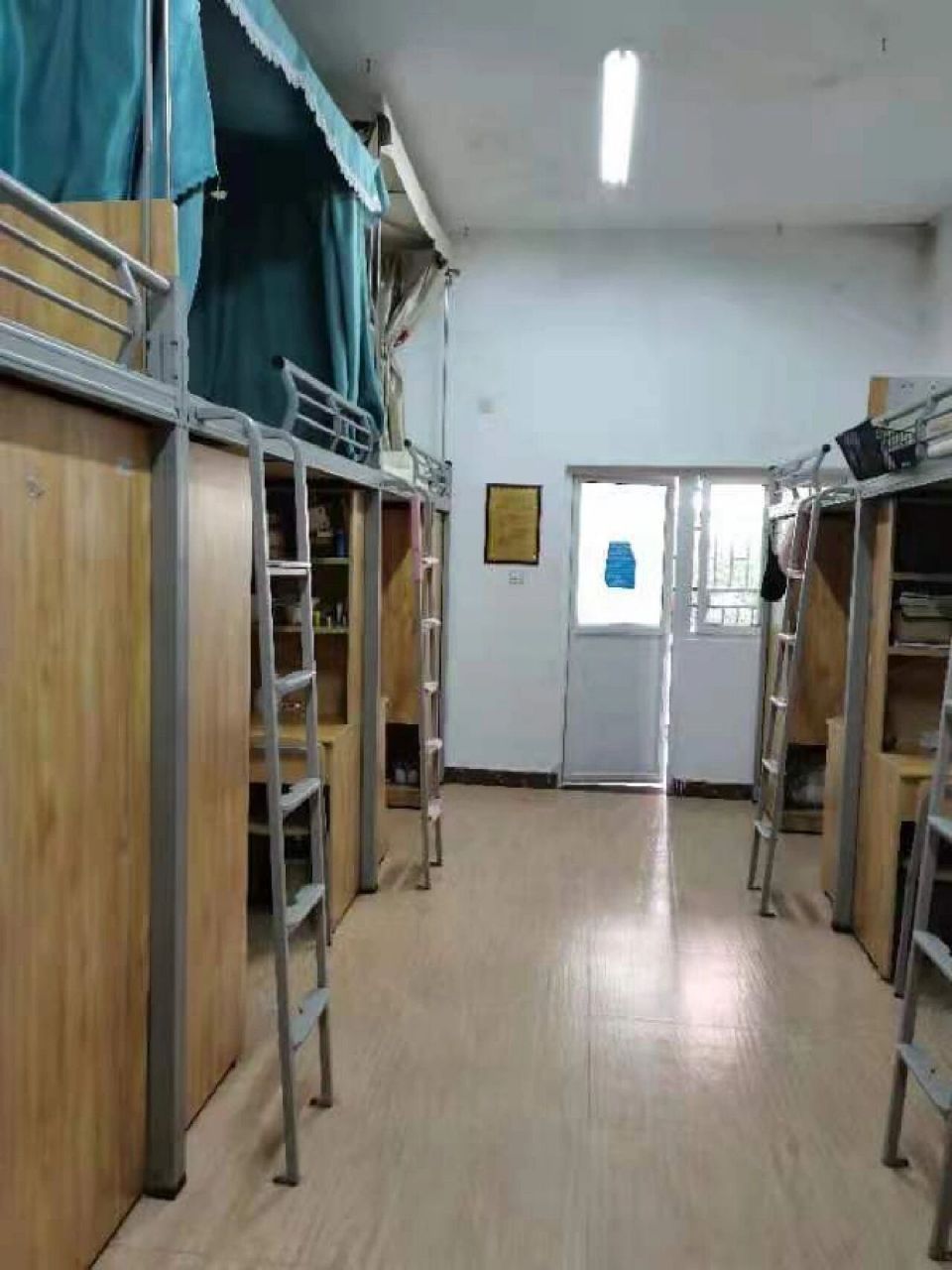 家人们关心的宿舍来了 图1—图6是六人间的寝室照片,因为我已经实习没