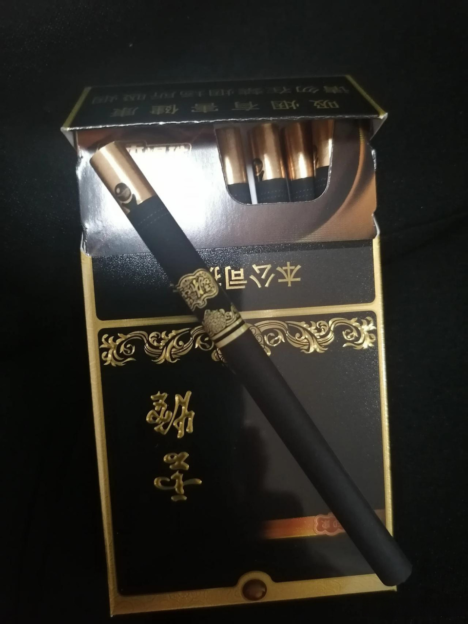 看香烟中的兰博基尼—黑金刚