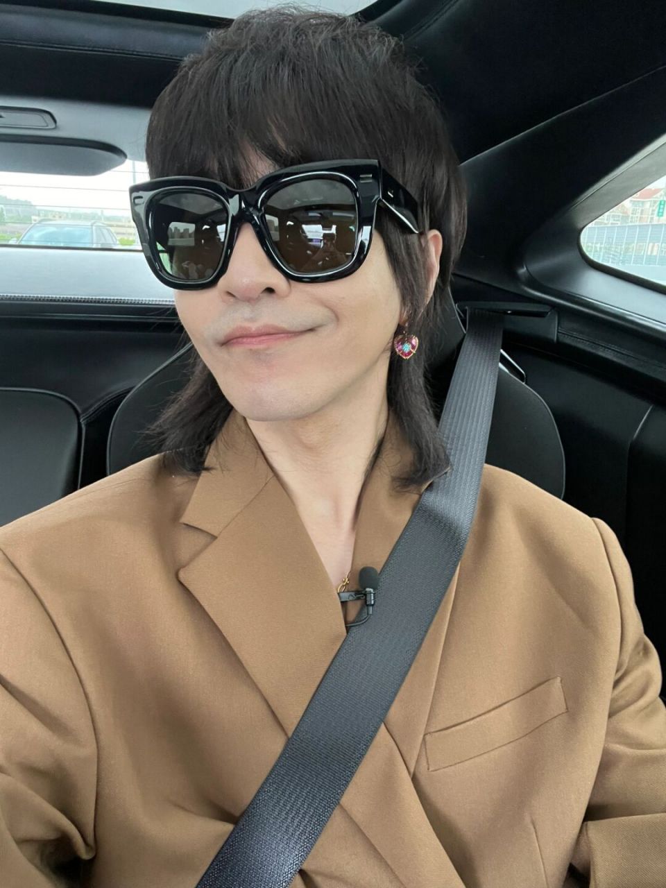 男高今天表演一个自拍05 西装 dnt 93039509