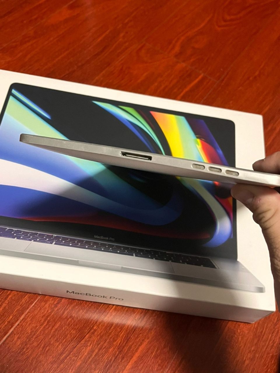 1系统 2010年,史蒂夫·乔布斯发布初代ipad,许多人认为这只是一款"