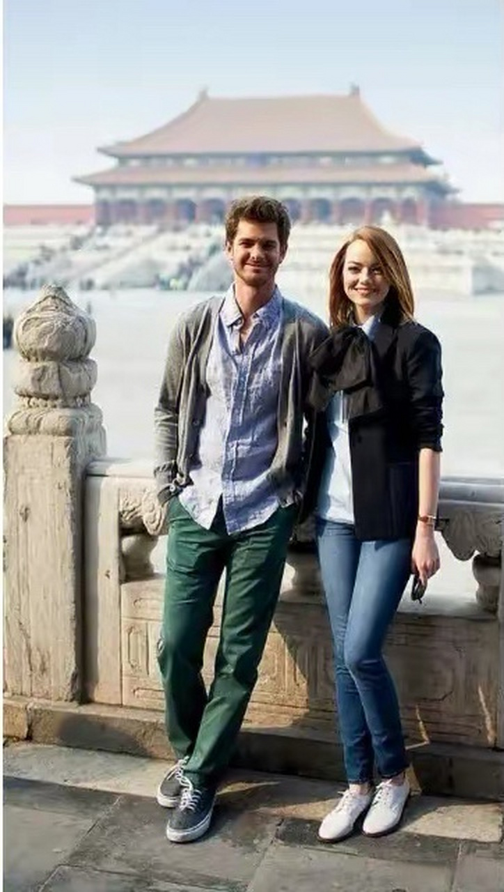 当年安德鲁加菲尔德和艾玛·斯通艾玛斯通来北京宣传蜘蛛侠的照片,当