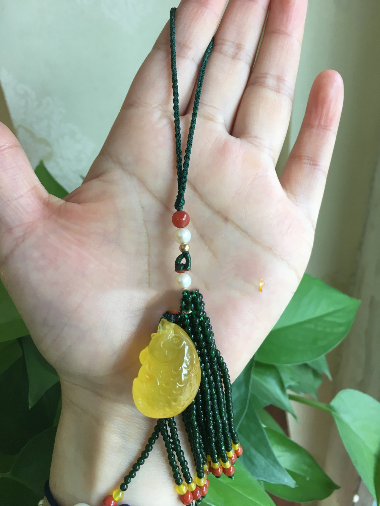 今天分享一款蜜蜡包挂 俄料蜜蜡鸡油黄立体鱼95 年年有鱼(余) 搭配