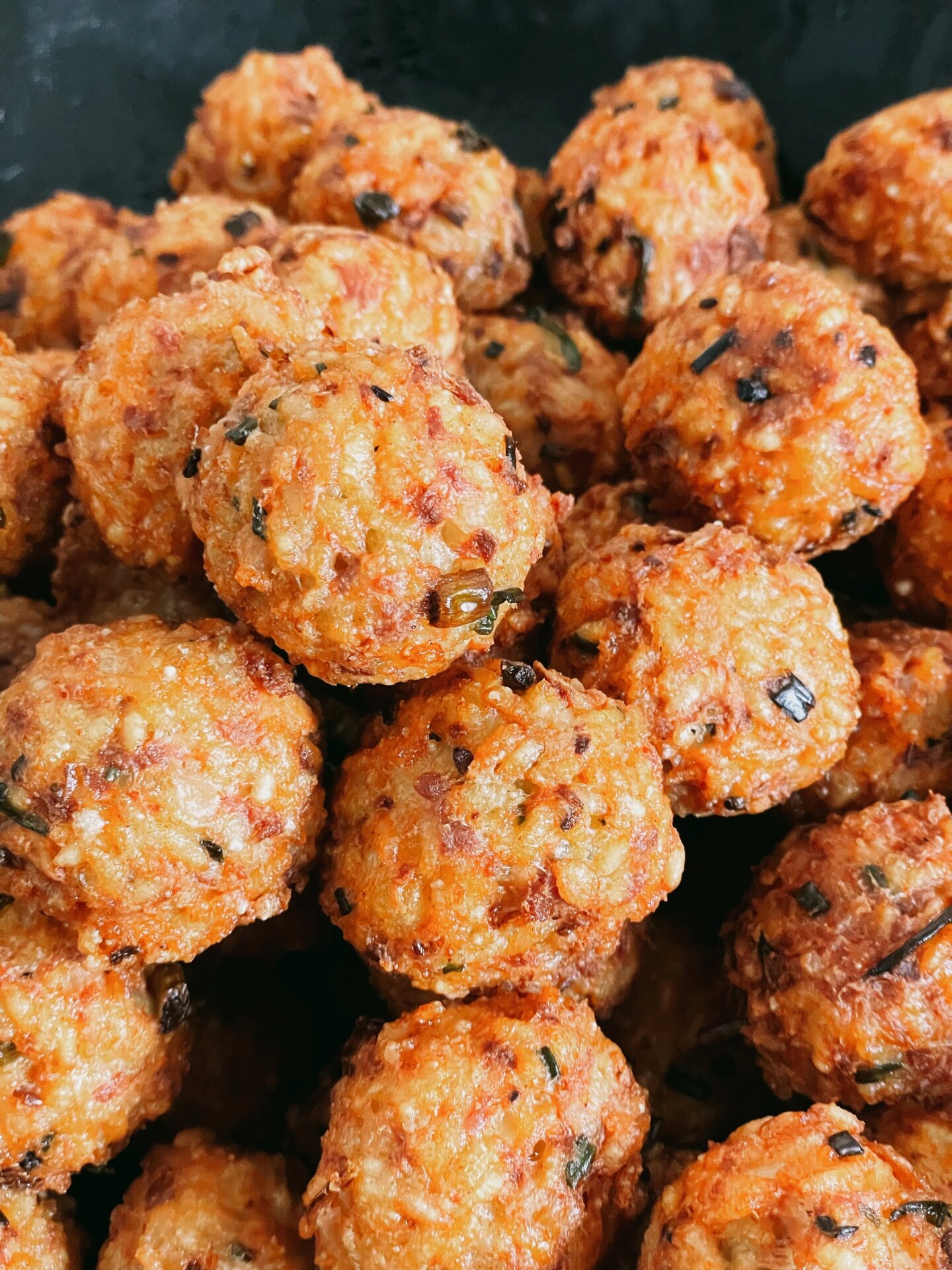 刚出锅的肉坨子就是一整年的期待