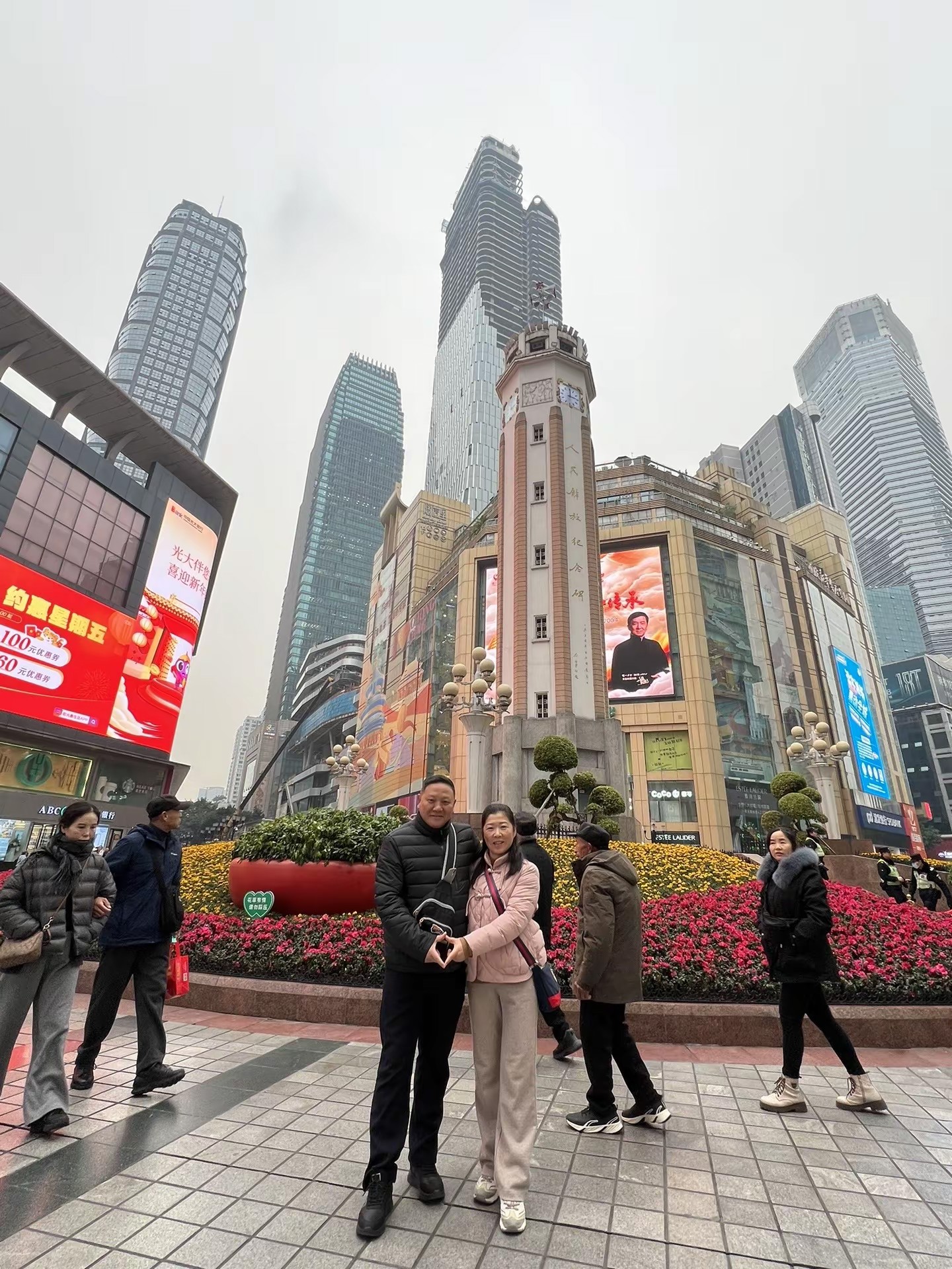 解放碑步行街地铁站(解放碑步行街地铁站到重庆北站是几号线)