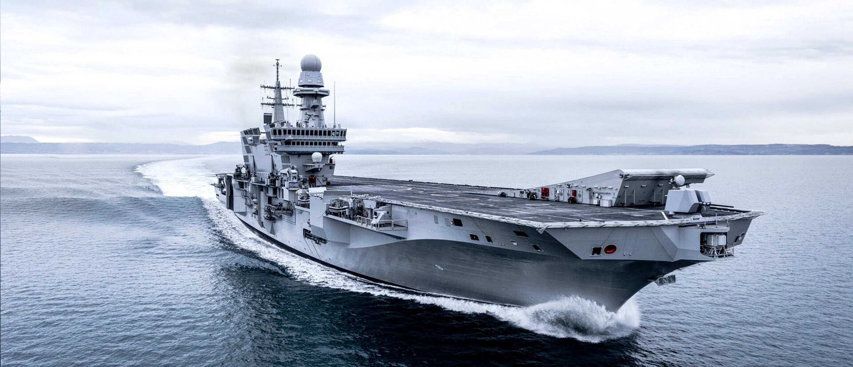 意大利海军旗舰-加富尔号航空母舰 加富尔号航母是意大利海军的一艘