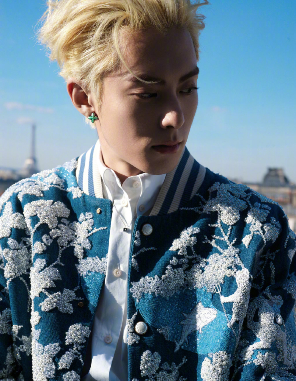 咪咕星鲜事##王鹤棣花朵刺绣棒球服# 被潮男bking王鹤棣_dylan 嗽晕