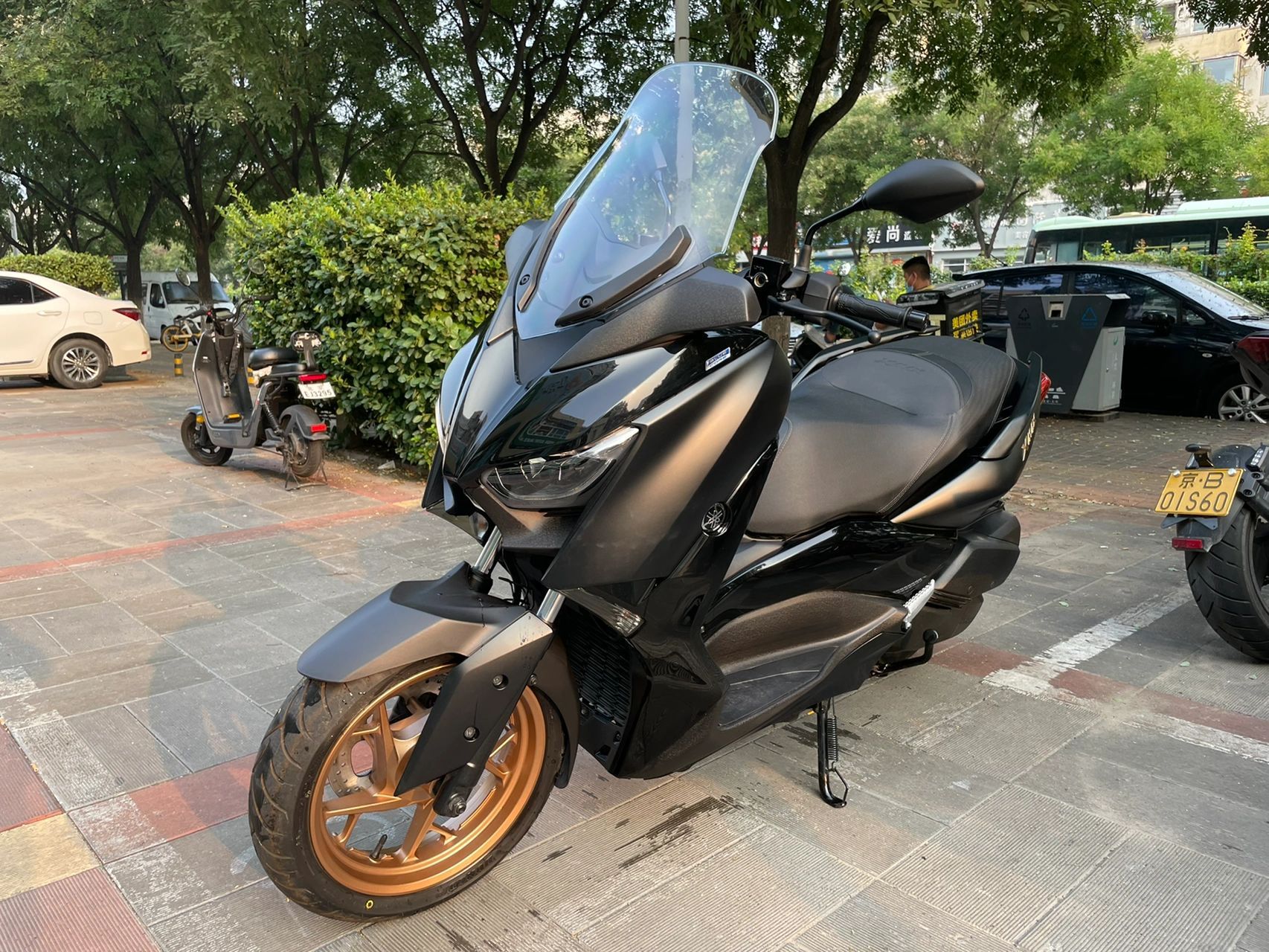 雅马哈xmax300 割爱试出,雅马哈xmax300黑金配色,21年11月份旗舰店提