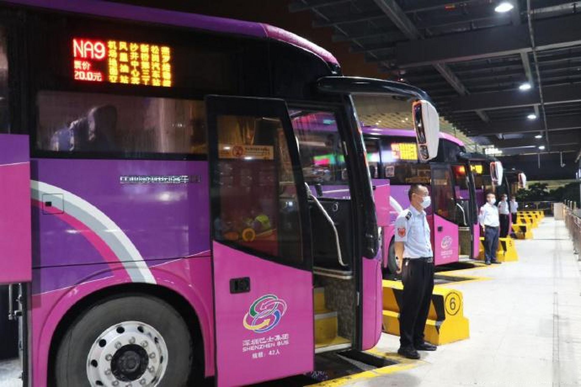 【深圳机场推出3条夜间零点快线 】为丰富机场夜间地铁停运后的旅客