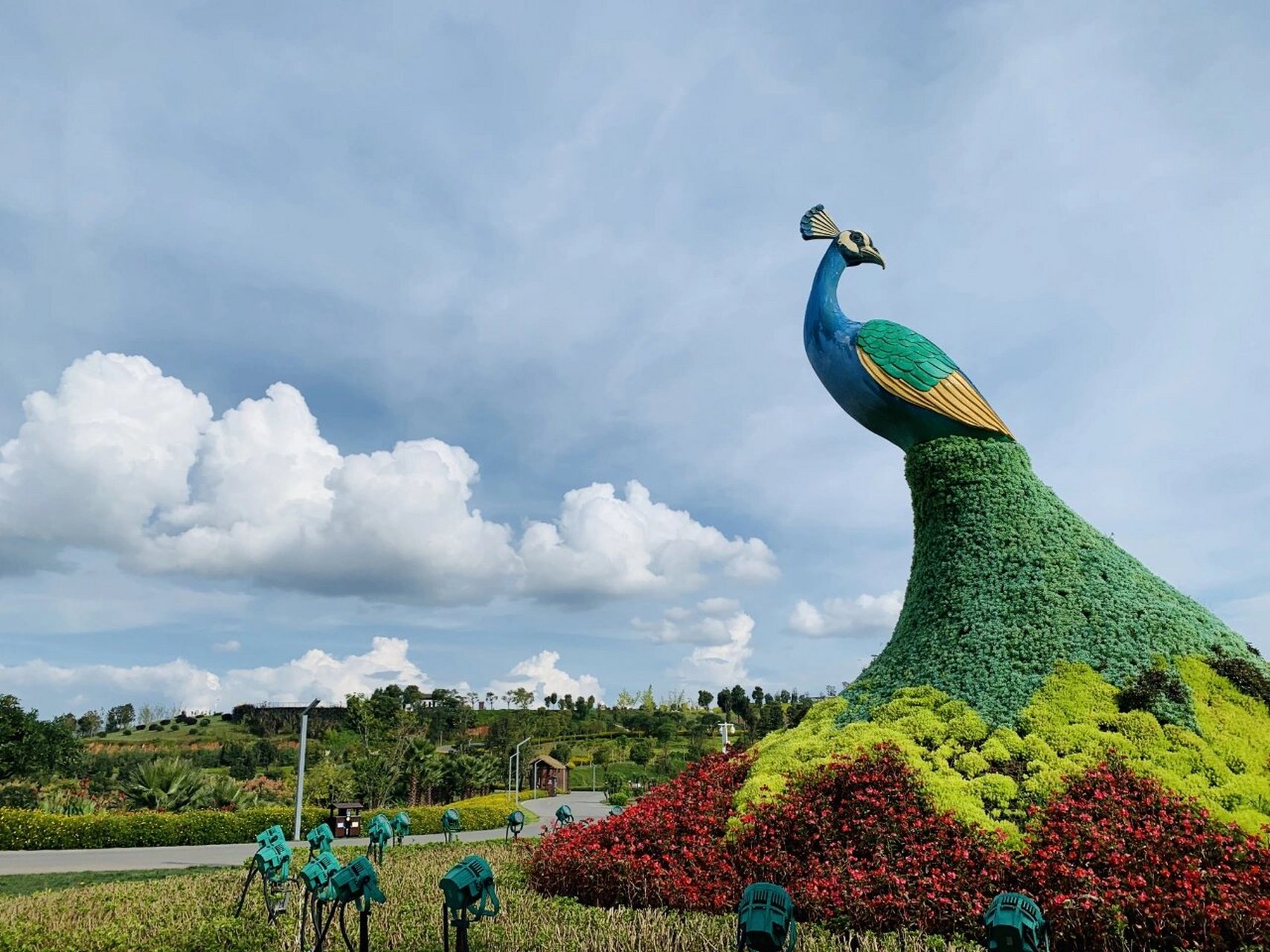 弥勒佛 云南弥勒县城北有锦屏山,锦屏山上建有弥勒寺.