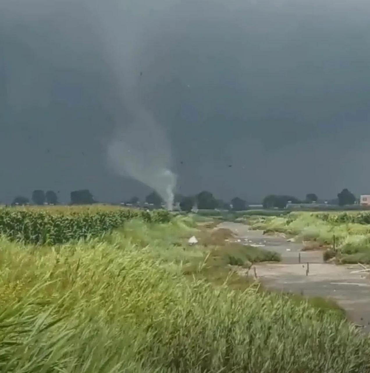 辽宁葫芦岛发生小型龙卷风 暂未接到人员伤亡报告 7月28日下午14时