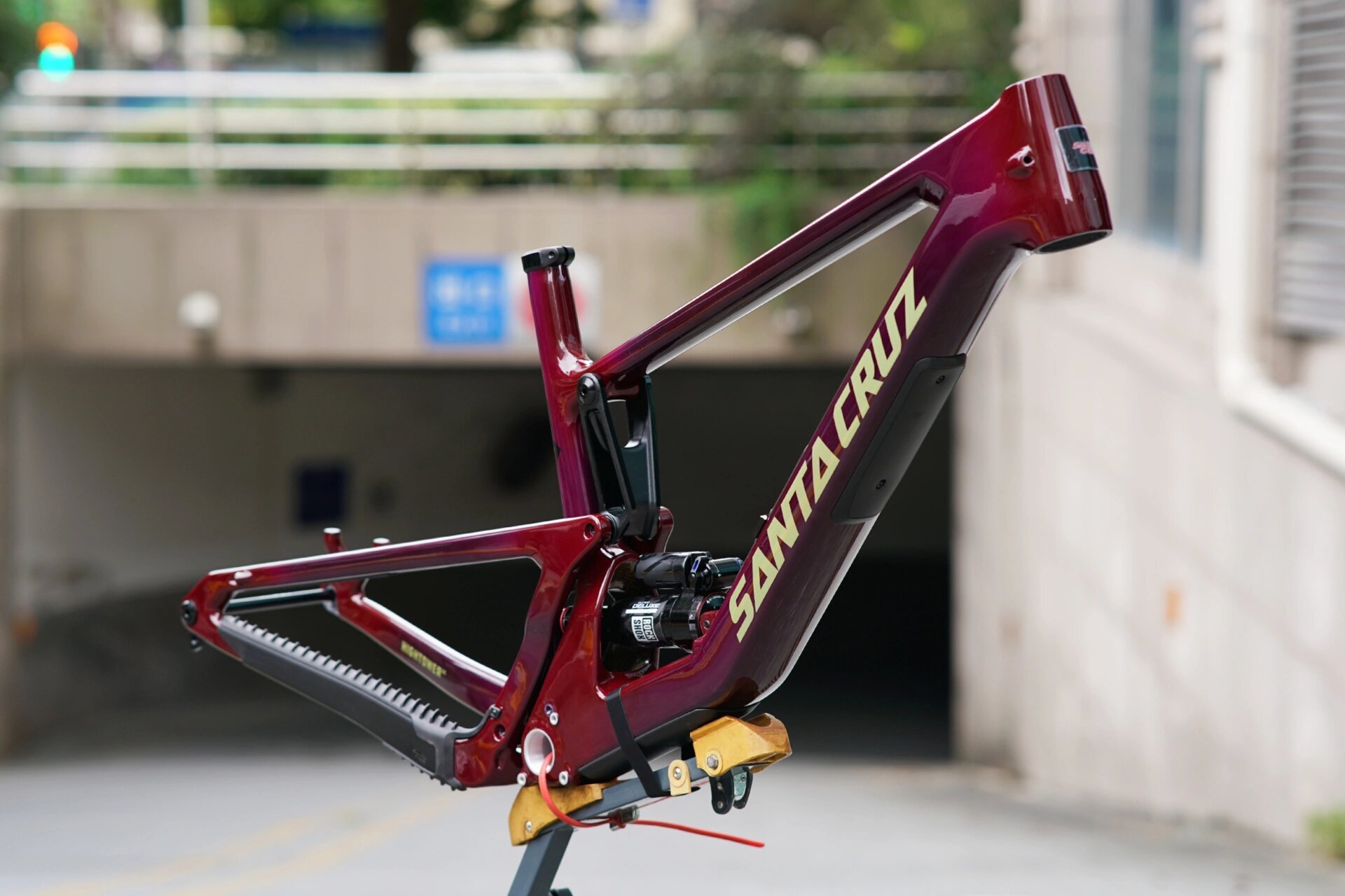 santa cruz hightower cc am软尾车架到货   亮点配置: -	145mm后轮