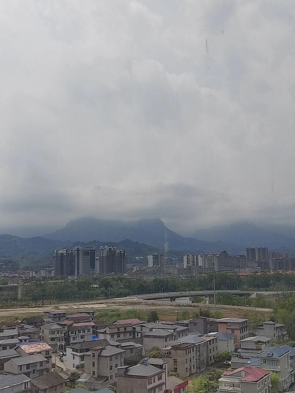 張家界天氣 天門山美景 雖然天氣預報顯示張家界天氣有大雨暴雨,但是