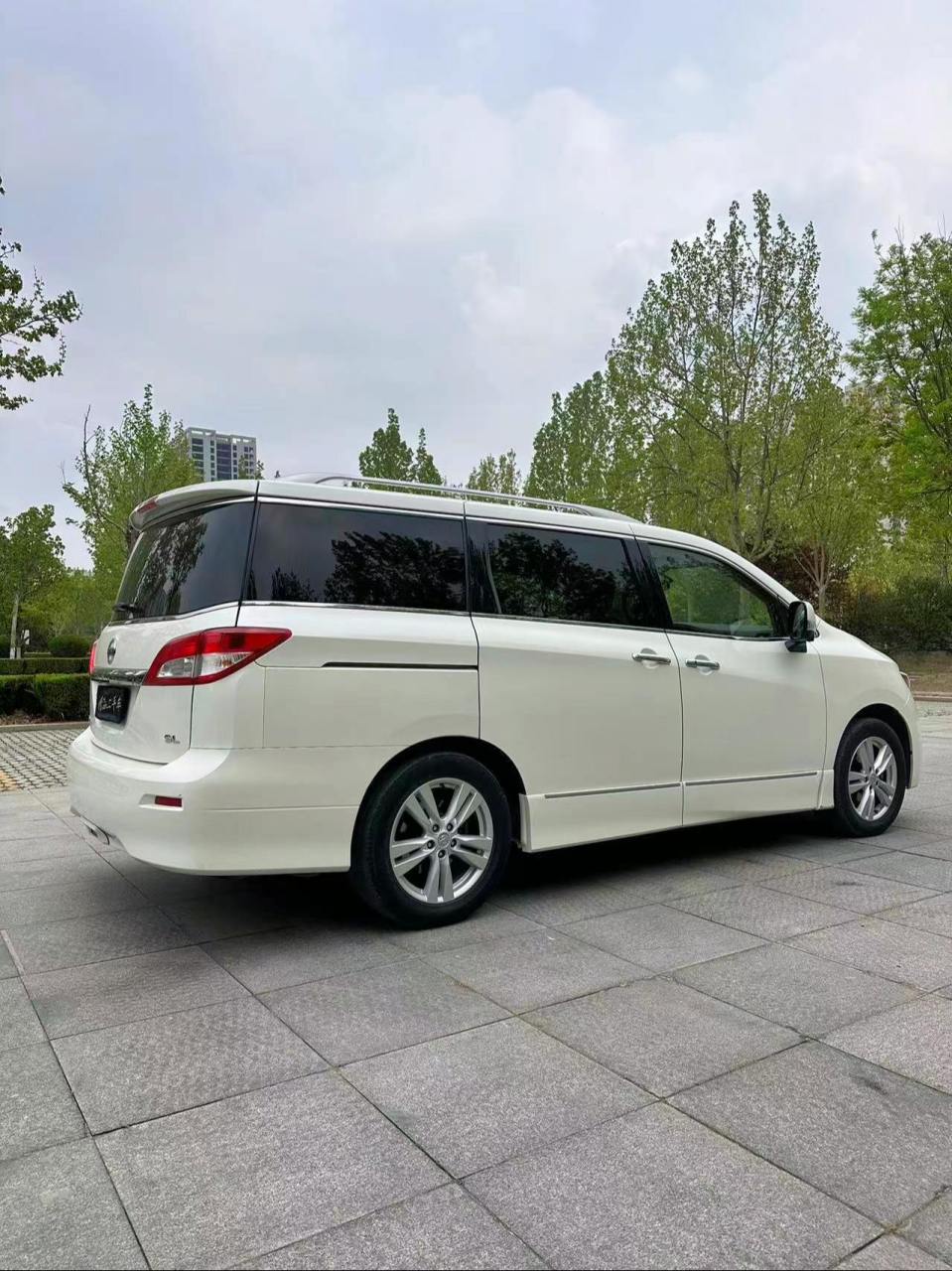 进口尼桑贵士sl,7座豪华商务车,移动大沙发,3.