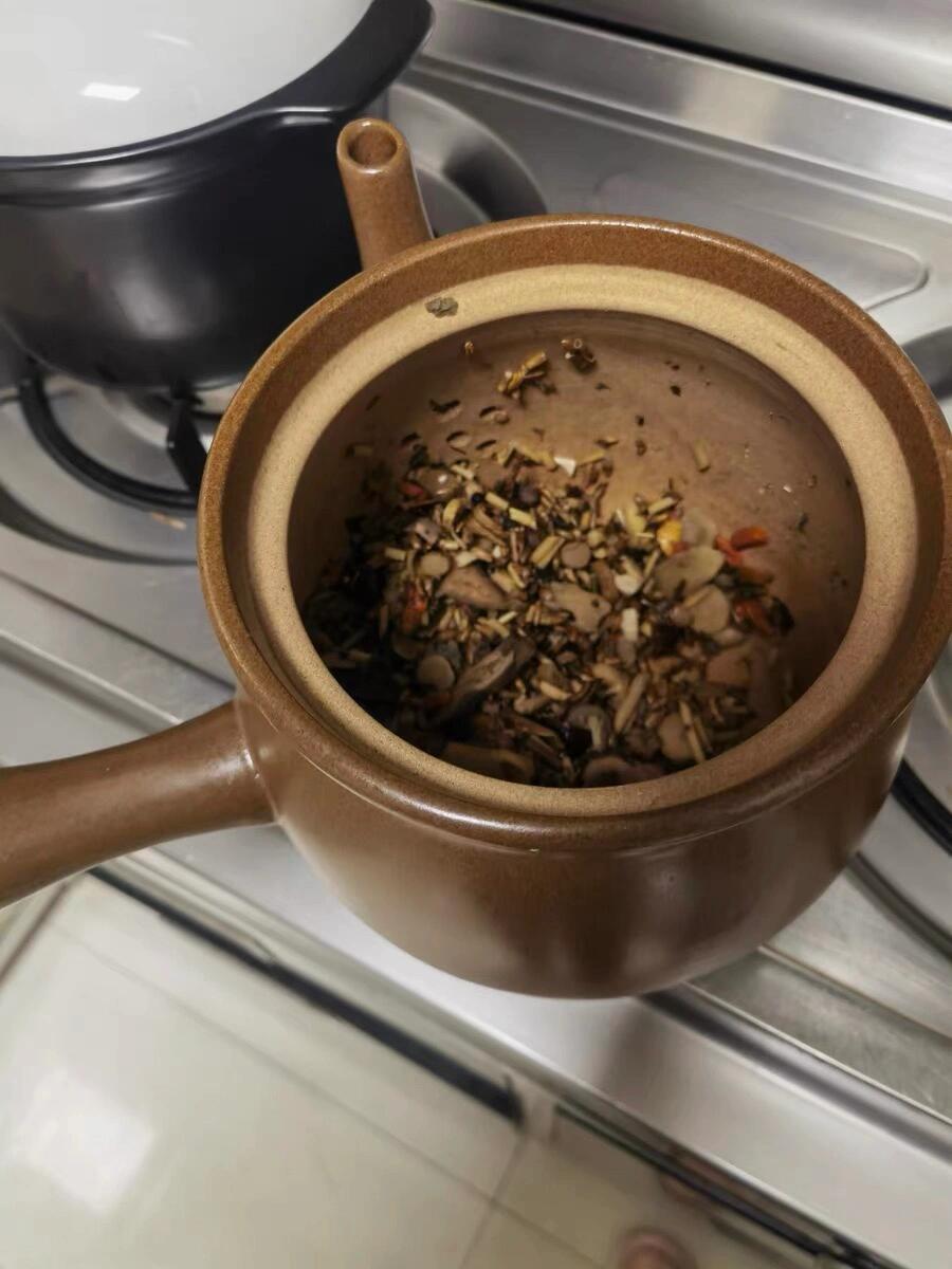 中药最好的选择无釉砂锅 无釉的熬药锅不吸药性,康熙皇帝曾经也是用过
