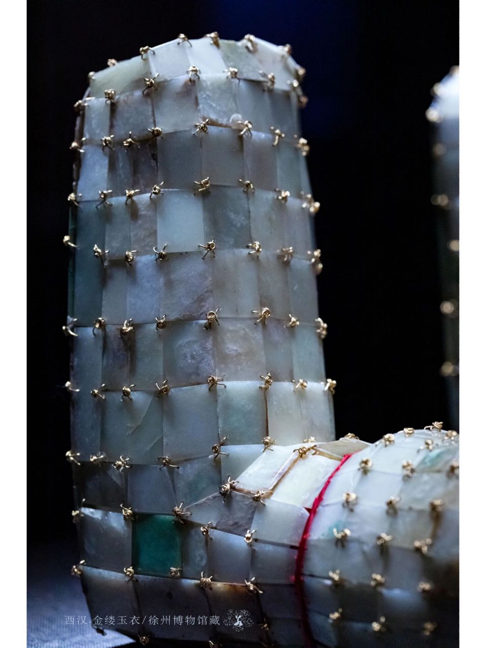 金缕玉衣 	 1995年徐州狮子山西汉楚王墓出土.