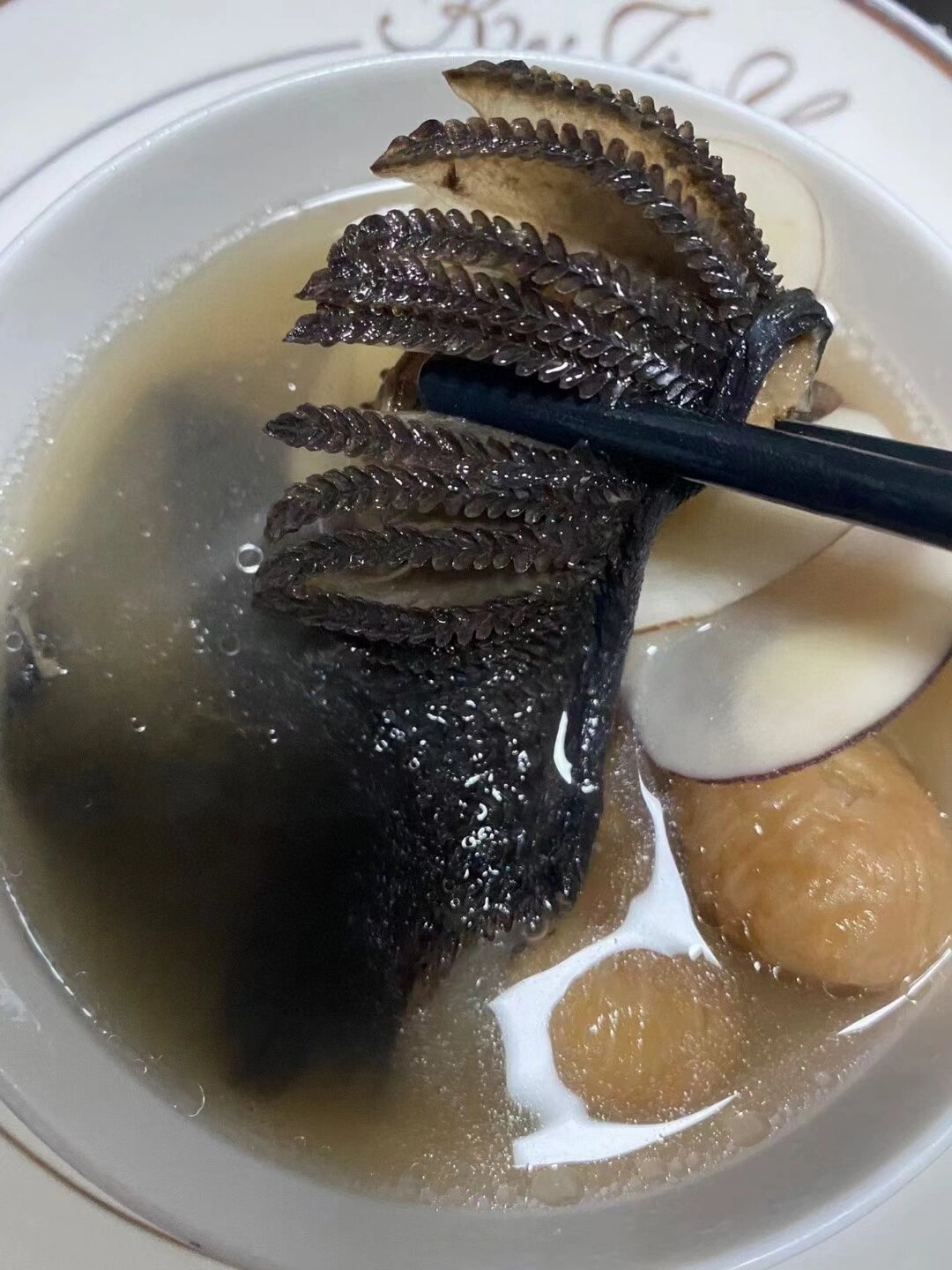 天然"退烧药"对支气管炎,扁喉炎很好 膨鱼鳃是海产魔鬼鱼的鳃 此汤有