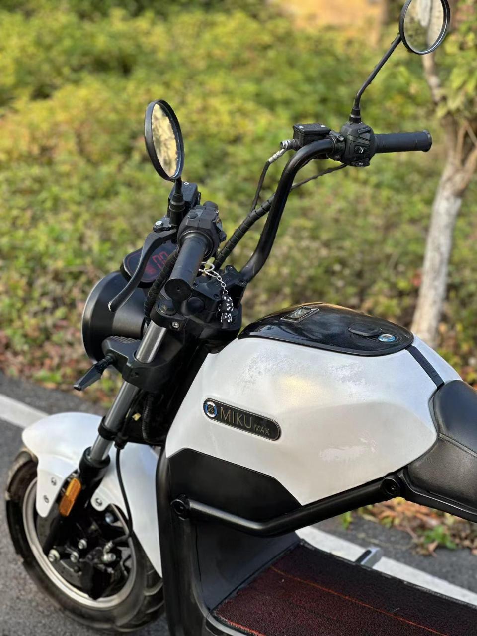 出售2022年购买下地新日米酷mikumax电动车!60v20!提速快!骑行舒适!